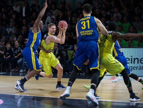 敏锐的门前 敏锐的门前