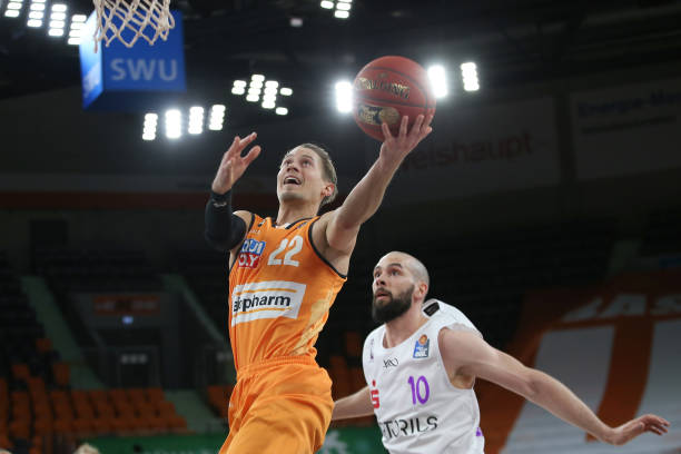 场的位置上 场的位置上